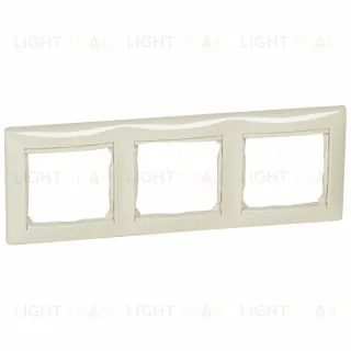 Рамка трехместная Legrand Valena Classic 695633 695633