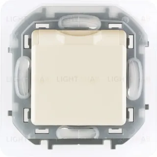 Розетка с/з со шторками с защитной крышкой Legrand Inspiria 673741