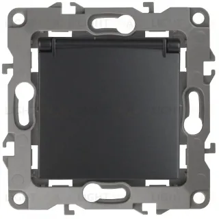 Розетка 2P+E Schuko со шторками с крышкой Эра 12-2103-05 Б0014697