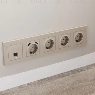 Комплект мех-ма компьютерной розетки RJ-45 экранированной с автоматической защитной шторкой Alfa Серо-бежевый матовый Quant Ambrella Volt MA372005 (AP3720, VM185)