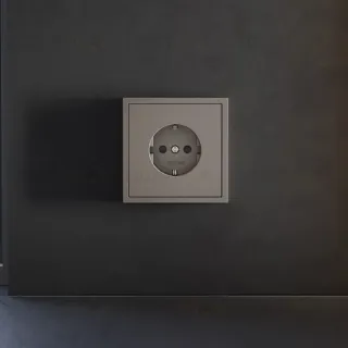 Накладка для розетки с заземлением и защитными шторками Voltum S70 (капучино) VLS000714
