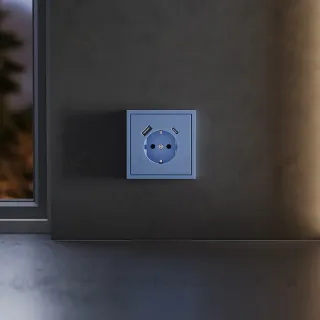 Накладка для розетки с заземлением и защитными шторками, с USB A+C Voltum S70 (деним) VLS001015